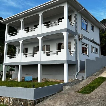Western Ocean Breeze Self Catering Вікторія Екстер'єр фото