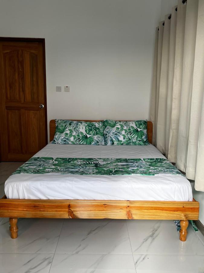 Western Ocean Breeze Self Catering Вікторія Екстер'єр фото