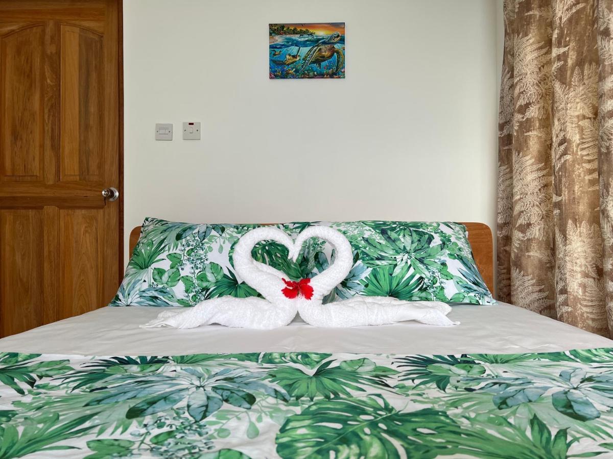 Western Ocean Breeze Self Catering Вікторія Екстер'єр фото