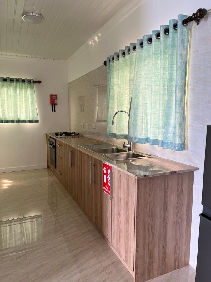 Western Ocean Breeze Self Catering Вікторія Екстер'єр фото